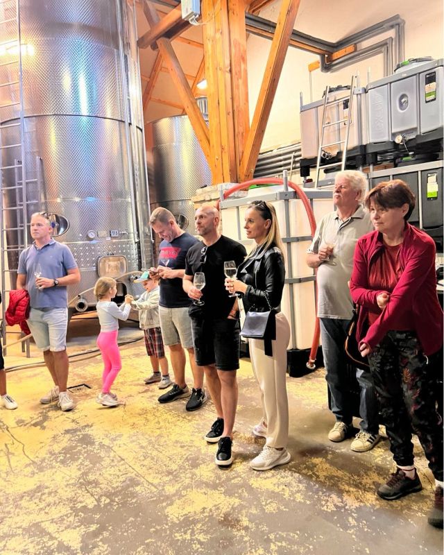 Ebben a jó időben mindig jó választás a hűs pince. 😉A mai kóstoló csodás hangulatban telt, gyertek velünk holnap is.🍷🍷
📸 @poloteszilvi 
#borkóstoló #bodripincészet #hosszúhétvége #holnapislesz