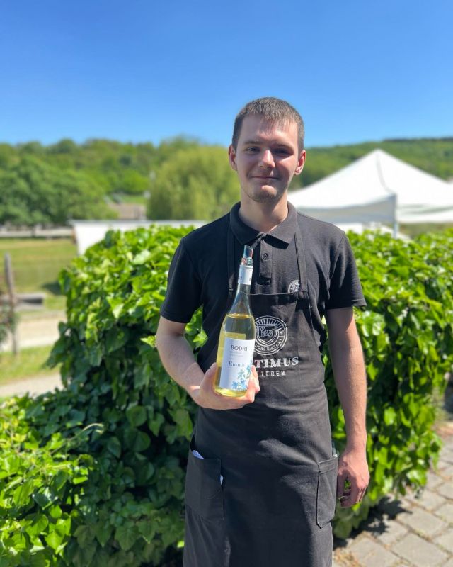 Ma is értetek izzik a grillrács és fő a bab a Bodri grill- és látványkonyhában, a palackok pedig értetek kiáltanak. 🔥😋Foglaltatok asztalt a napfényteraszon?🌞
Asztalfoglalás: +367676700 vagy +36203213919
📸 Szilvia Pölöte Temesi