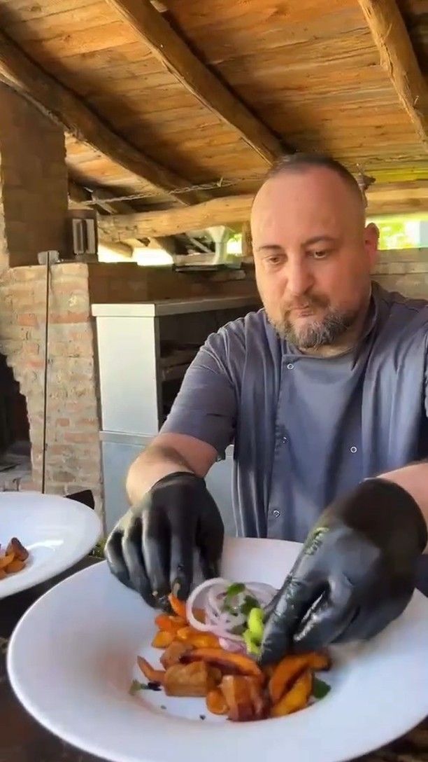 Egy jó brassói aprópecsenye majális módra jöhet? Egész hétvégén nektek grillezünk.🔥